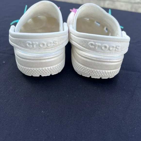 Crocs Kids White Flower Clogs with Colorful Charms girls 11 - Picture 5 of 6